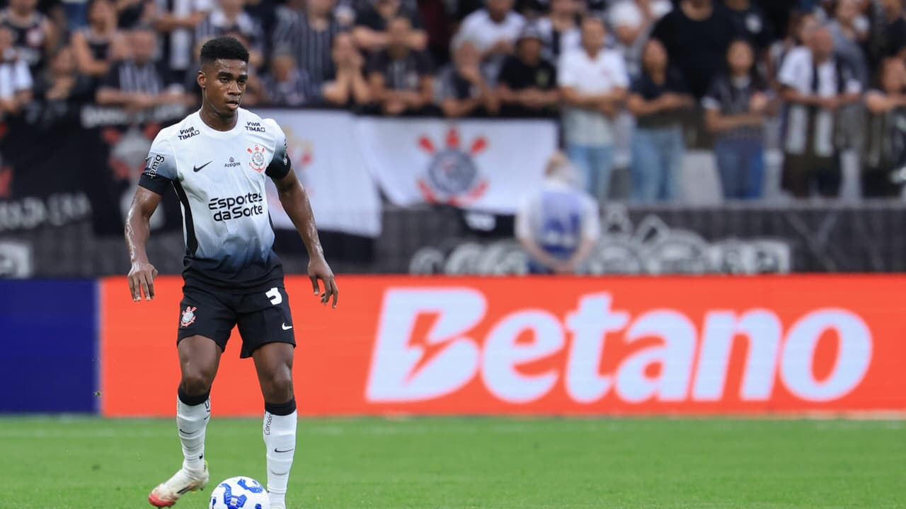 Jornalistas criticam Félix Torres e questionam capacidade para jogar no Corinthians