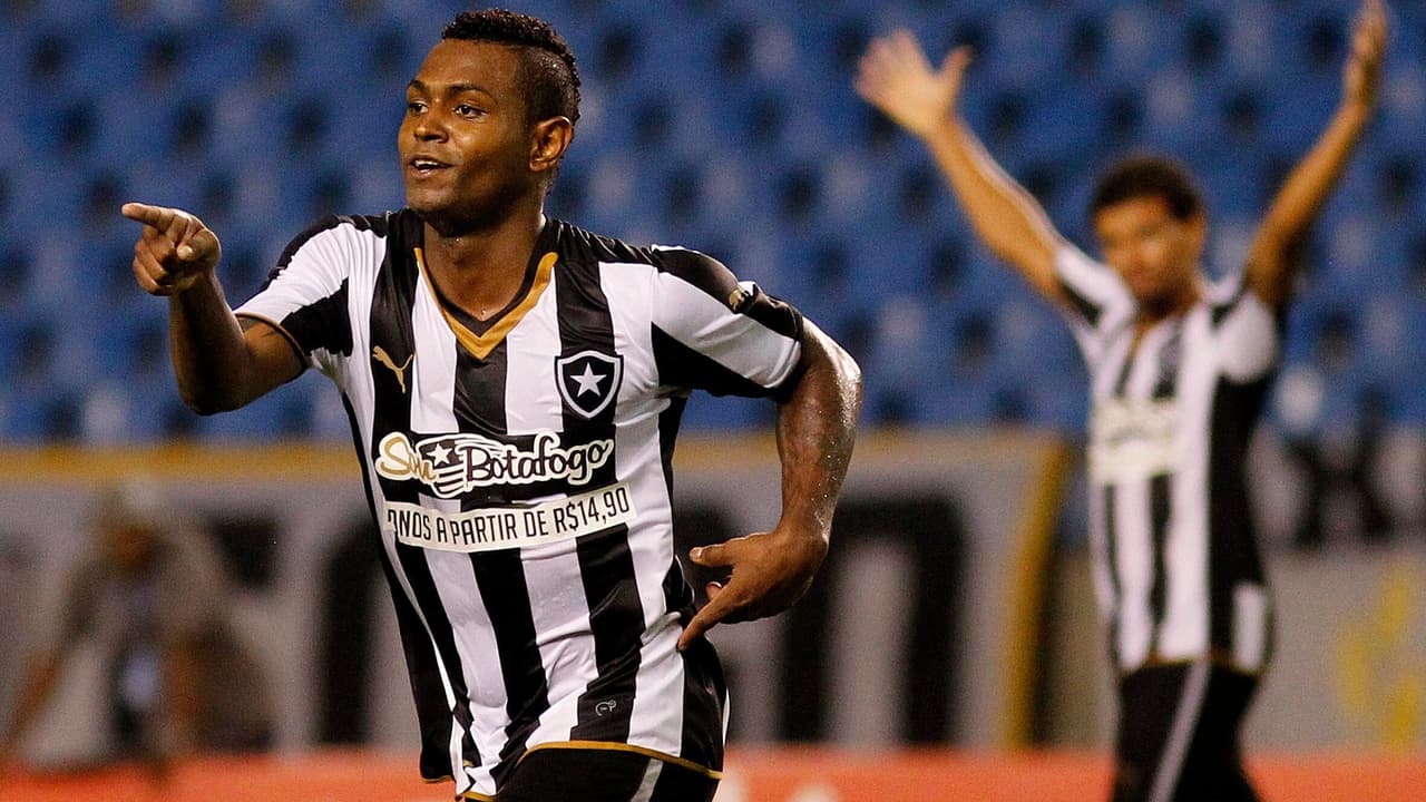 Lembra deles? Time da Série C do Catarinense contrata ex-Botafogo e ex-Vasco