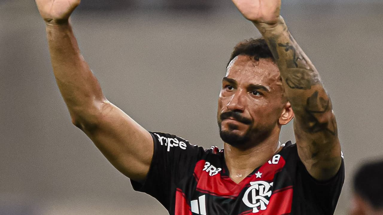 Danilo realiza sonho de jogar no Flamengo após acompanhar Mundial de Futebol.