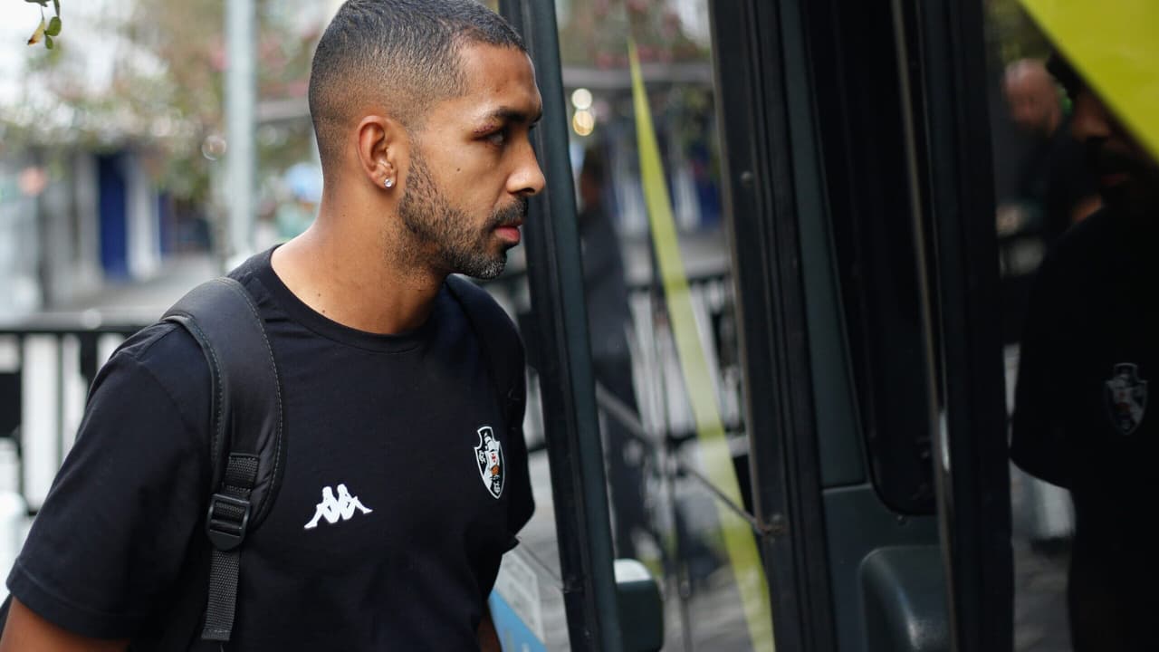 Paulo Henrique lamenta estado do gramado no empate do Vasco