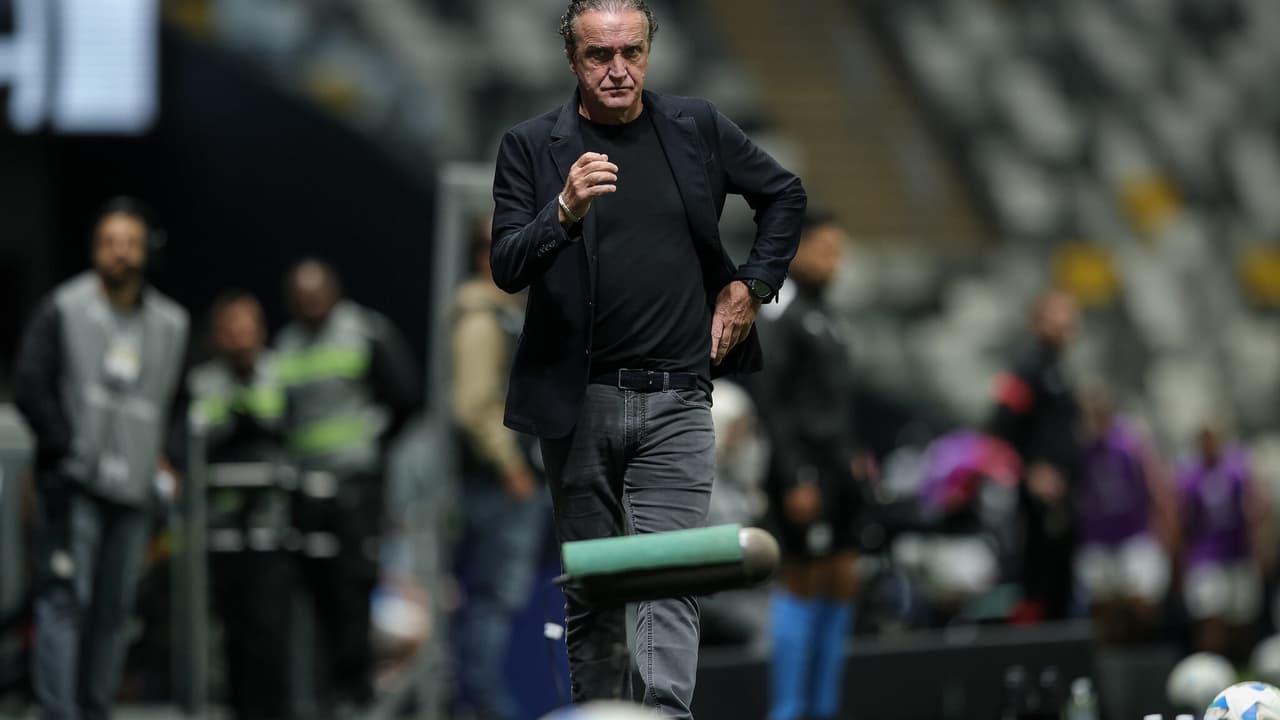 Atlético: Cuca prega força total pré parada e vê necessidades do elenco