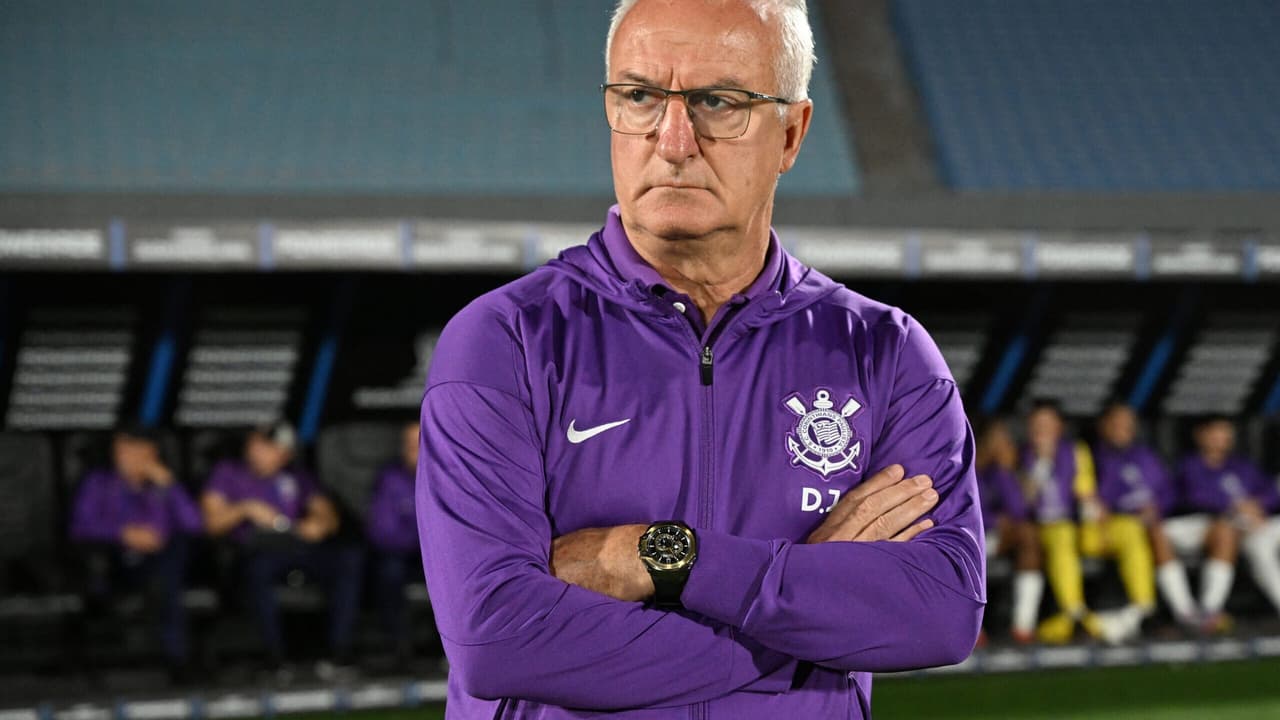 Dorival promove alterações na defesa e ataque do Corinthians contra o Santos.