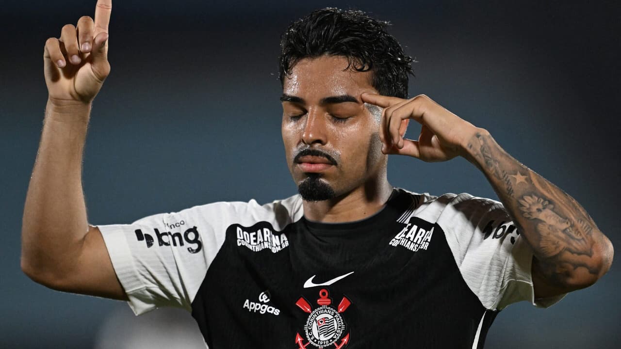 Corinthians respira aliviado com vitória na Sul-Americana, destaca Matheus Bidu.