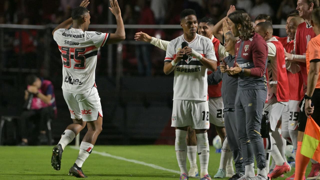 Zubeldía elogia resistência do São Paulo na conquista da classificação na Libertadores