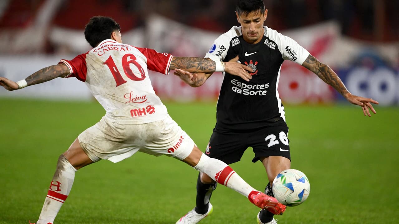 Corinthians é eliminado da Sul-Americana após derrota para reservas do Huracán.
