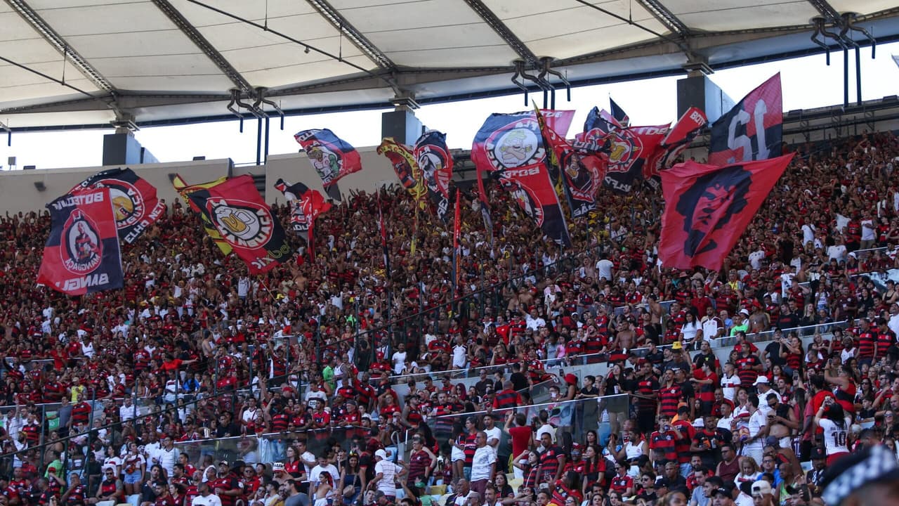 Provocações entre torcidas em clássico entre Flamengo e Botafogo são analisadas por jornalista