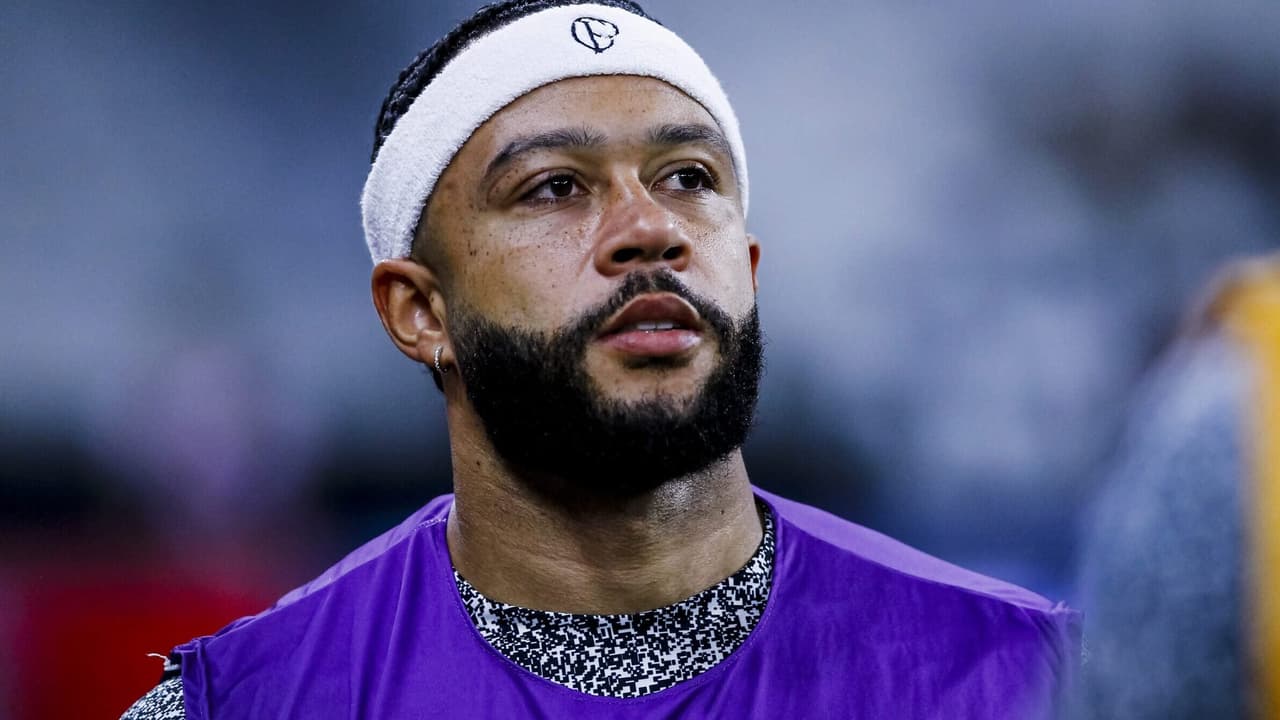 Penalti perdido por Memphis Depay causa furor na web durante Mirassol x Corinthians