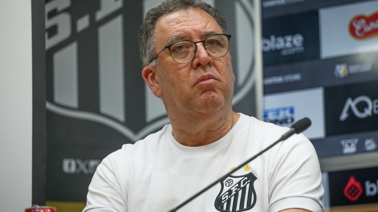 Presidente Marcelo Teixeira detona atitude da torcida do Santos