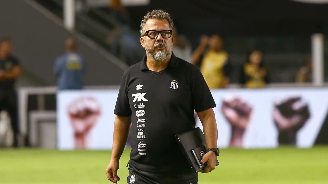Cléber Xavier fala sobre medo de rebaixamento do Santos no Brasileirão