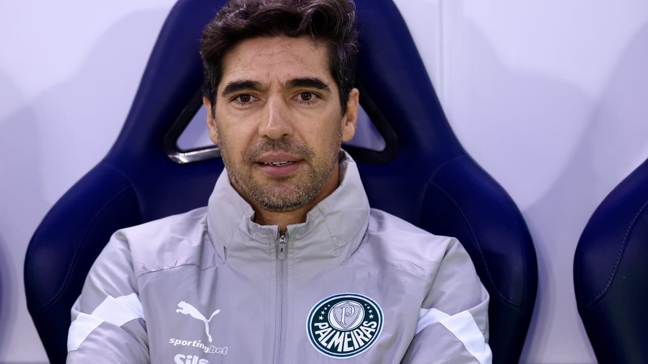 Abel Ferreira Criticado por Torcedores do Palmeiras: Postura em Questão no Futebol.