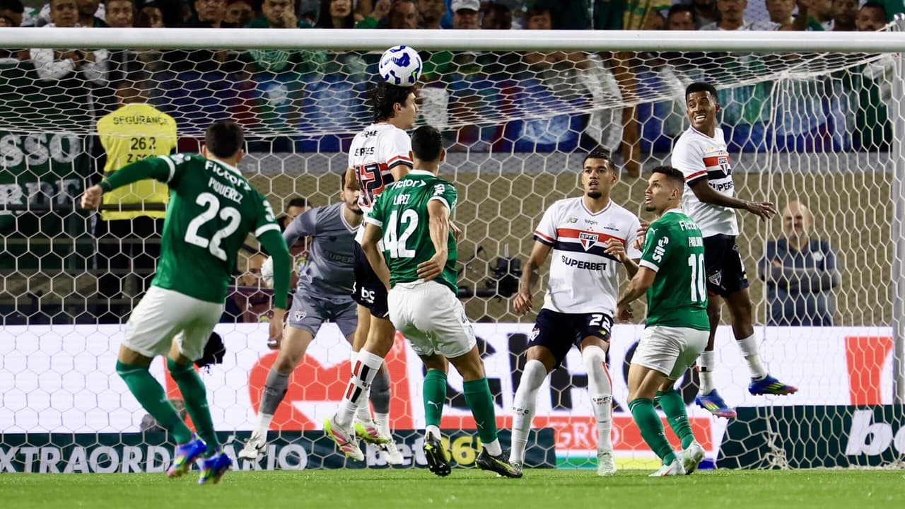 Jornalista critica qualidade do clássico Palmeiras x São Paulo no Brasileirão.