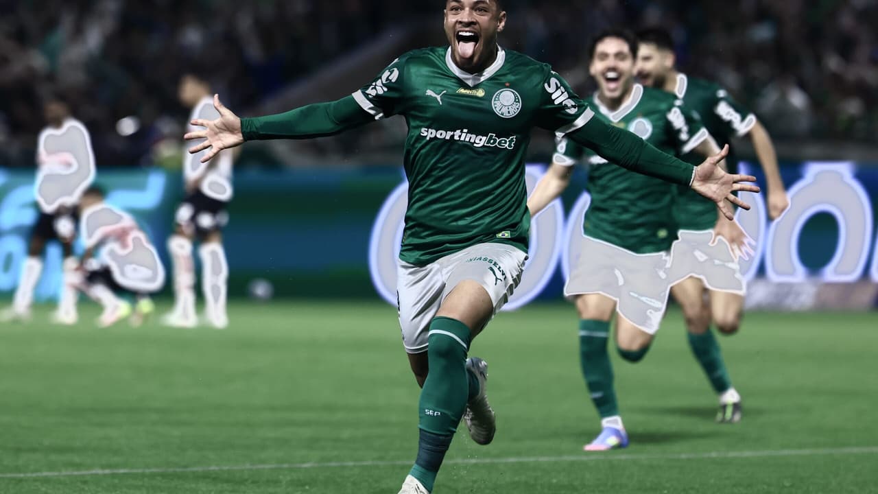Palmeiras mantém postura firme diante do São Paulo no clássico.