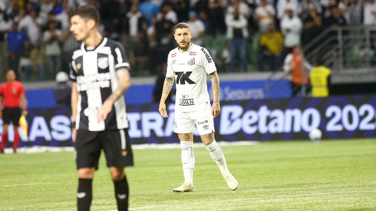 Após estreia pelo Santos, Zé Rafael deve aumentar minutagem contra o Corinthians