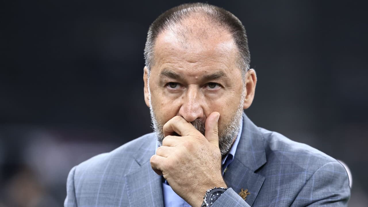 Negativa do Corinthians sobre volta de Augusto Melo como presidente do clube.