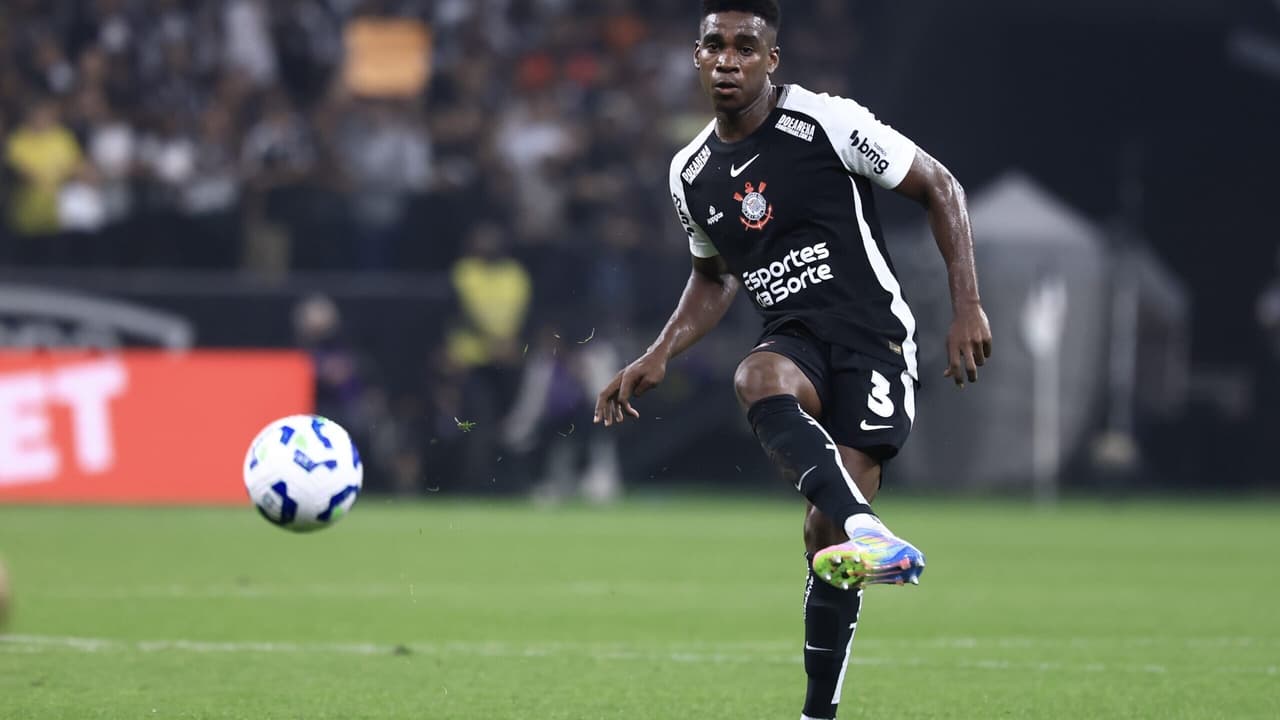 Dorival elogia recuperação de Félix Torres, promissor lateral do Corinthians.