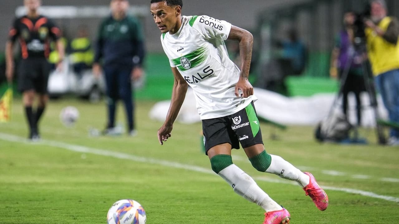 Atacante do Coritiba se manifesta após ser agredido em evento festivo