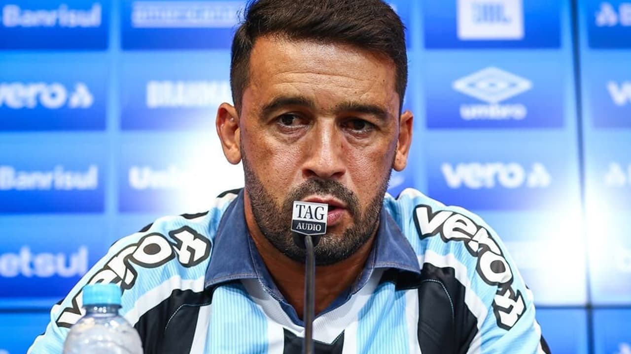 Ex-Grêmio, Edílson desabafa sobre momento do clube