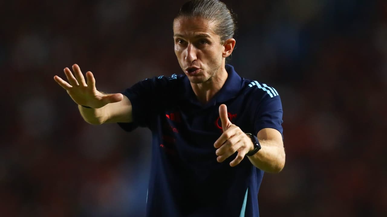 Jornalista questiona permanência de Filipe Luís no Flamengo: Por que insistir?