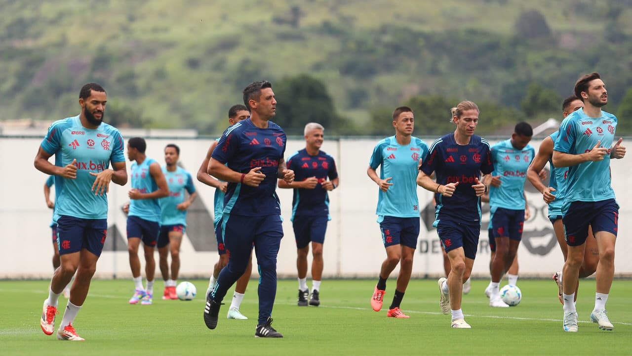 Flamengo se reapresenta para jogo da Libertadores com trio no departamento médico.