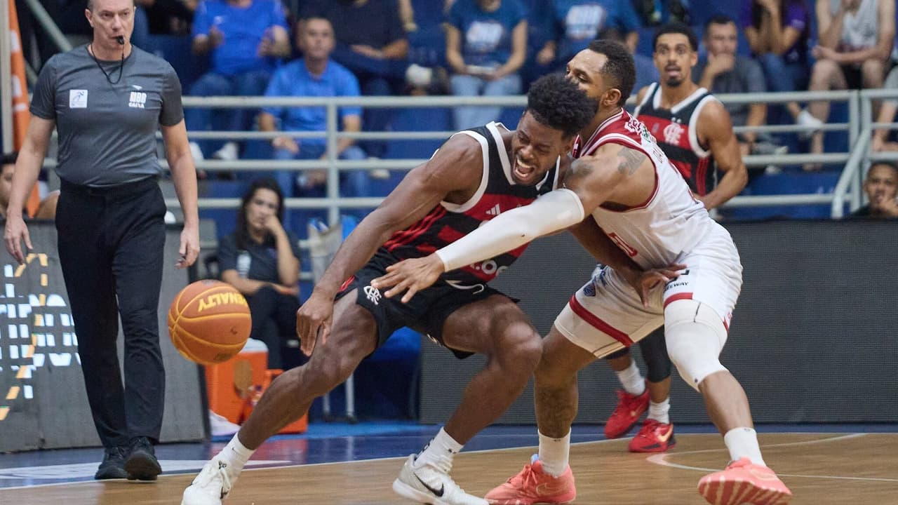 Flamengo supera Franca fora de casa e sai na frente nas semifinais do NBB