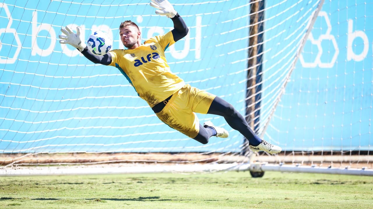 Palmeiras busca contratação de Gabriel Grando, goleiro do Grêmio