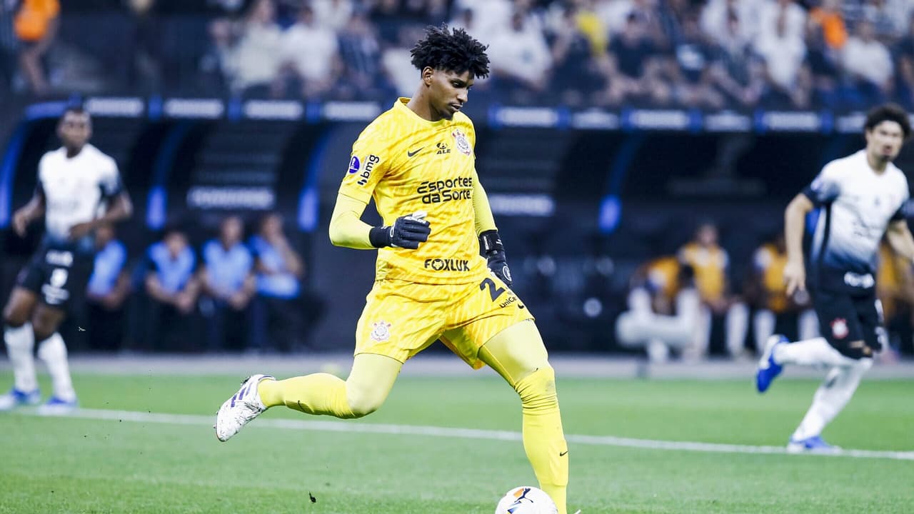 Entrevista: Hugo Souza comenta sobre eliminação do Corinthians durante convocação.