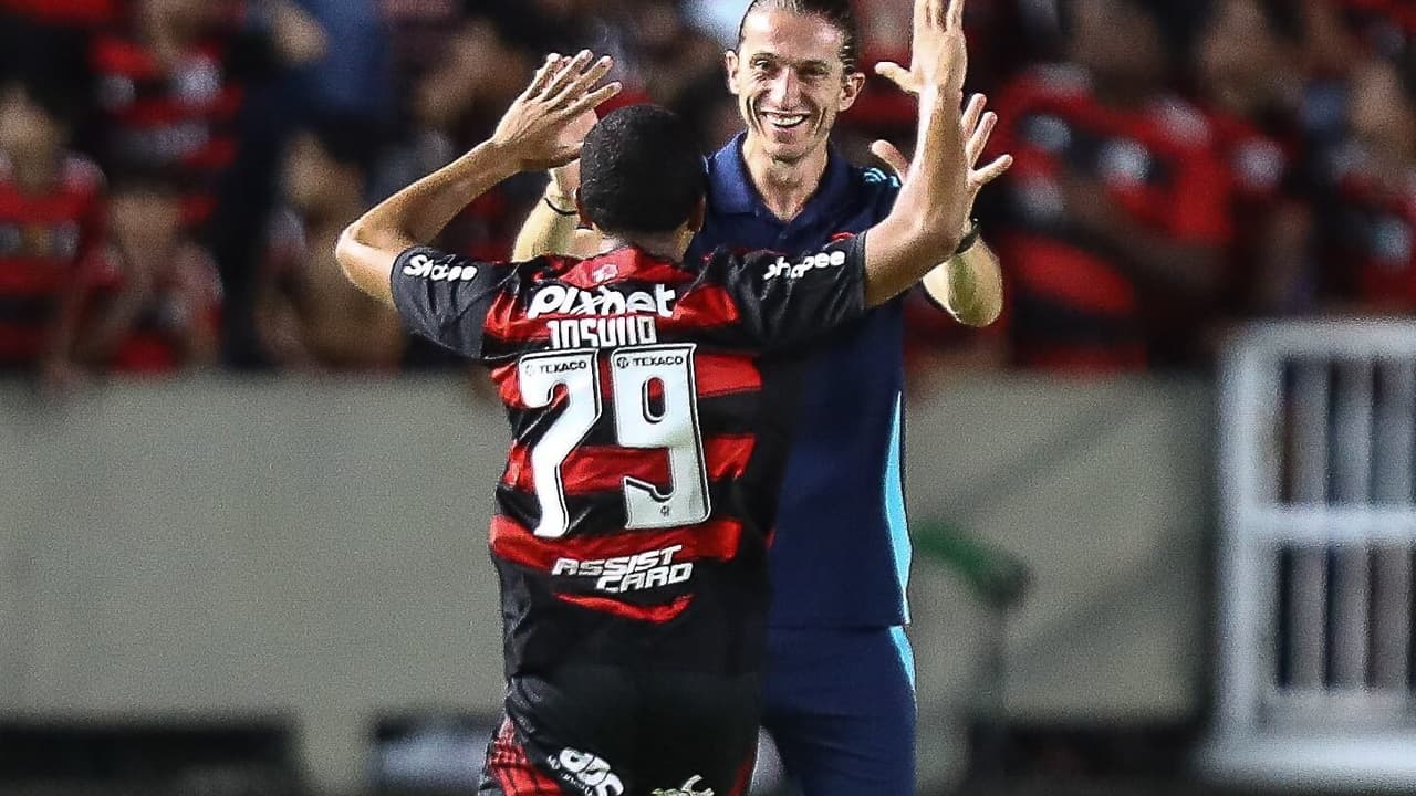 Joshua impressionado com Filipe Luís: Gênio no Flamengo, diz Pai.