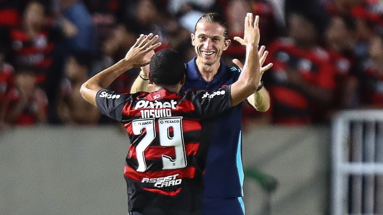 Filipe Luís elogia gol de Joshua em vitória do Flamengo: momento emocionante.