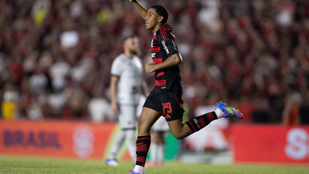 Pai de Joshua celebra estreia e gol do filho no Flamengo: momento marcante