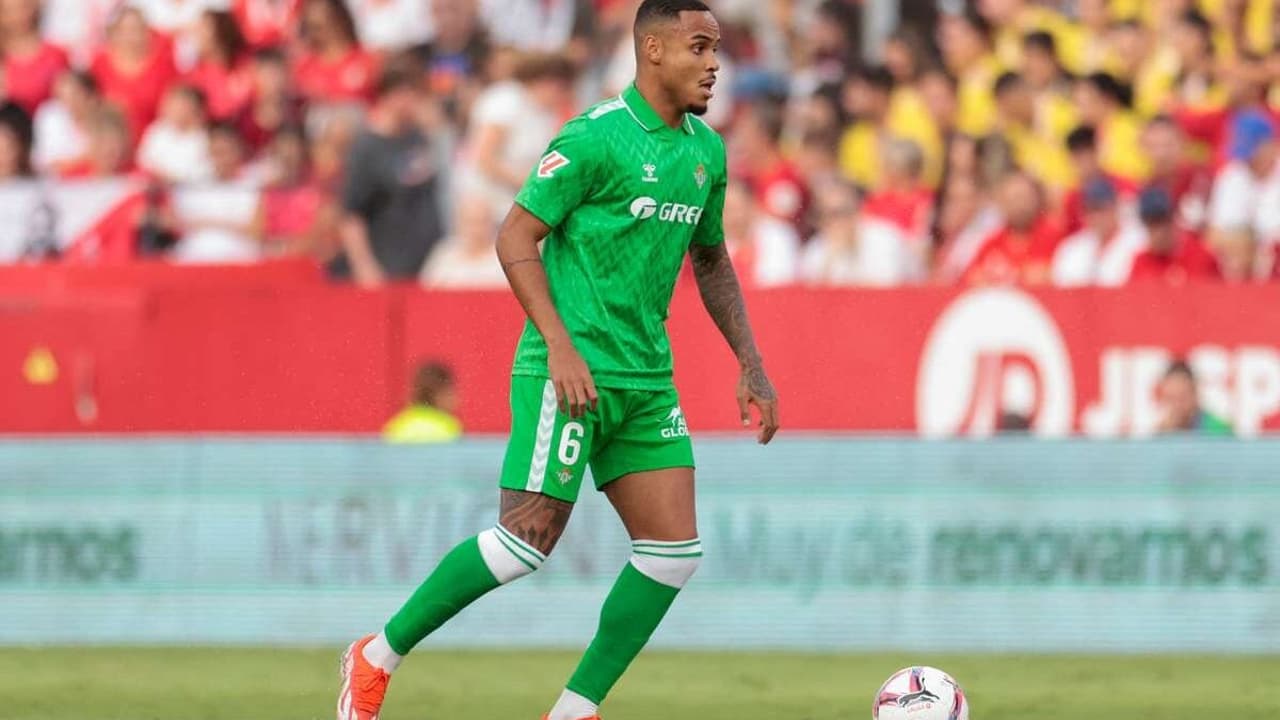 Revelação brasileira deseja permanecer em clube espanhol após passagem por Flamengo e Bragantino.