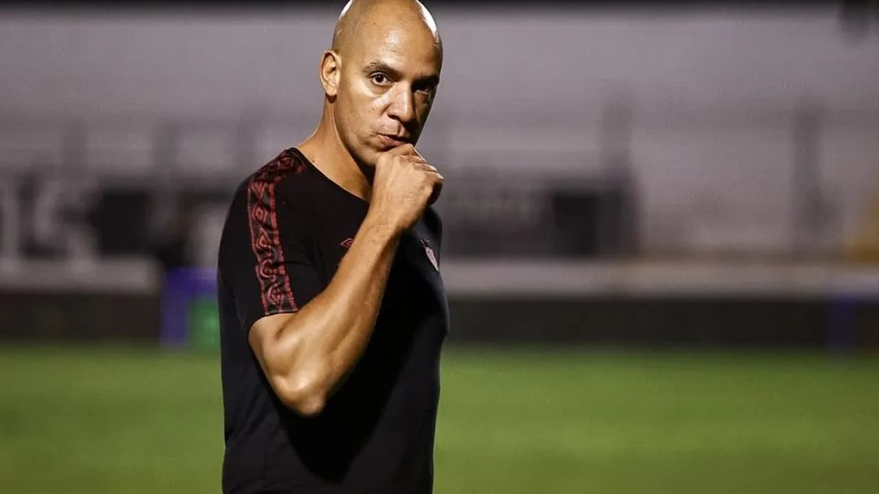 Sport encaminha acerto com novo técnico após saída de Pepa do comando.