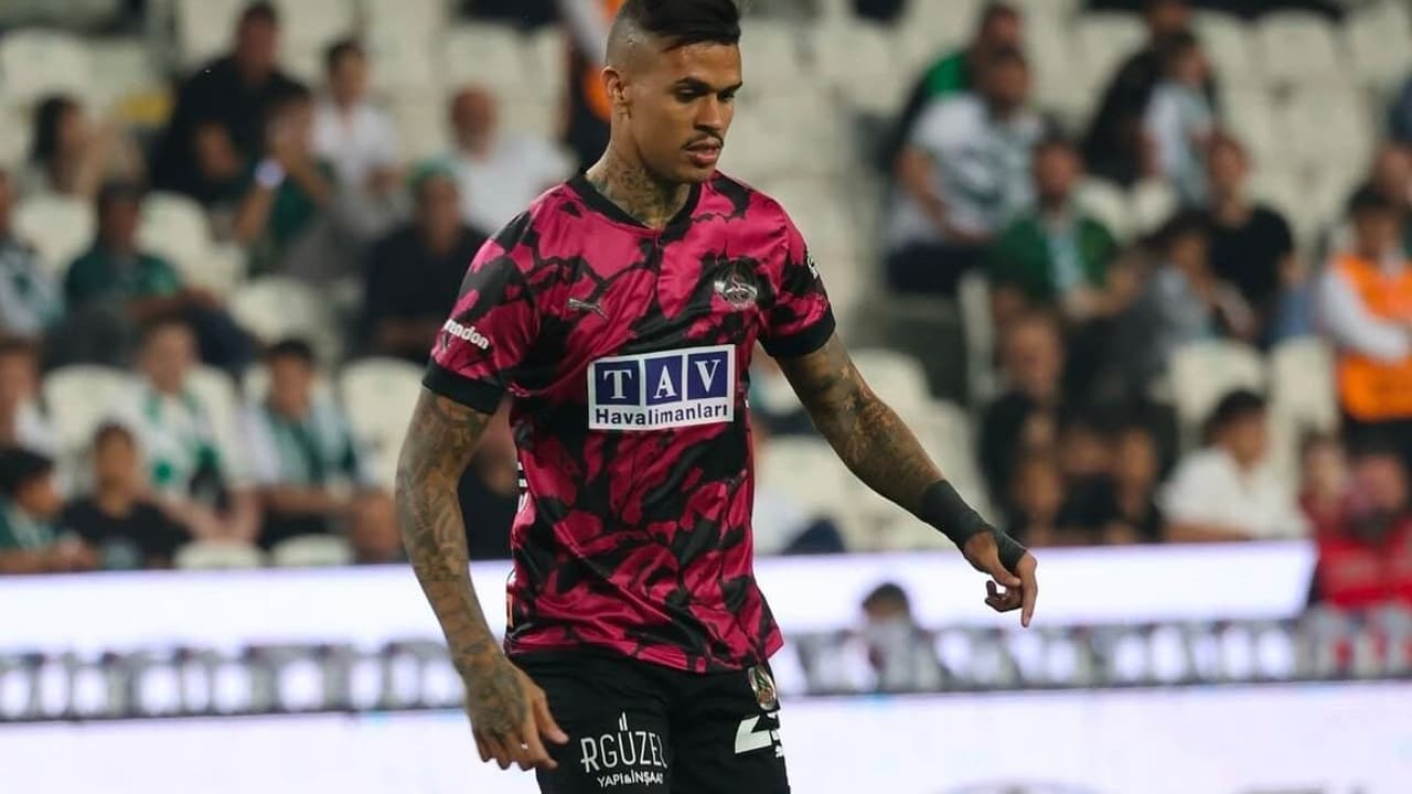 Ex-Fluminense, Richard atinge marca por time da Turquia