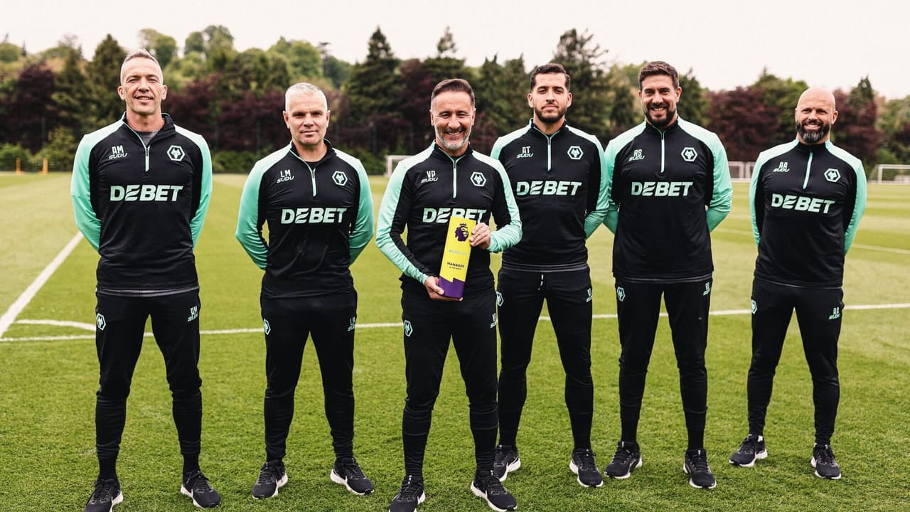 Ex-técnico do Flamengo, Vitor Pereira é premiado como melhor da Premier League.