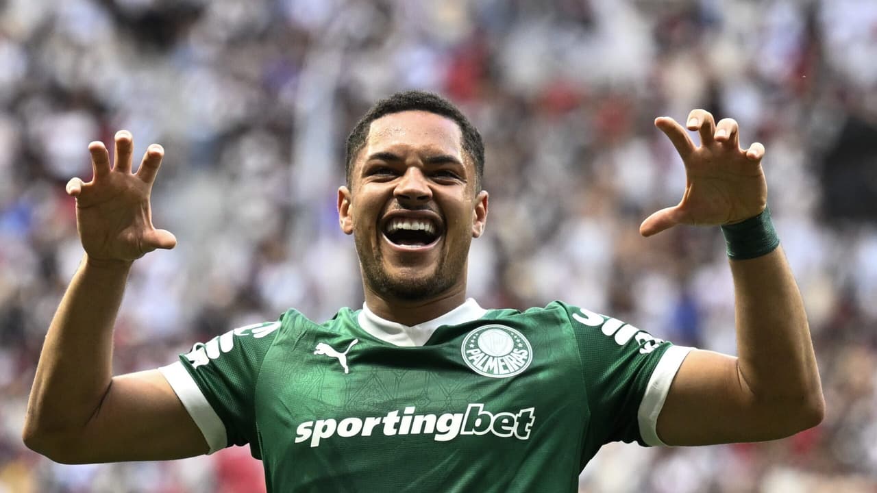 Vitor Roque decide e Palmeiras vence Vasco no Brasileirão.
