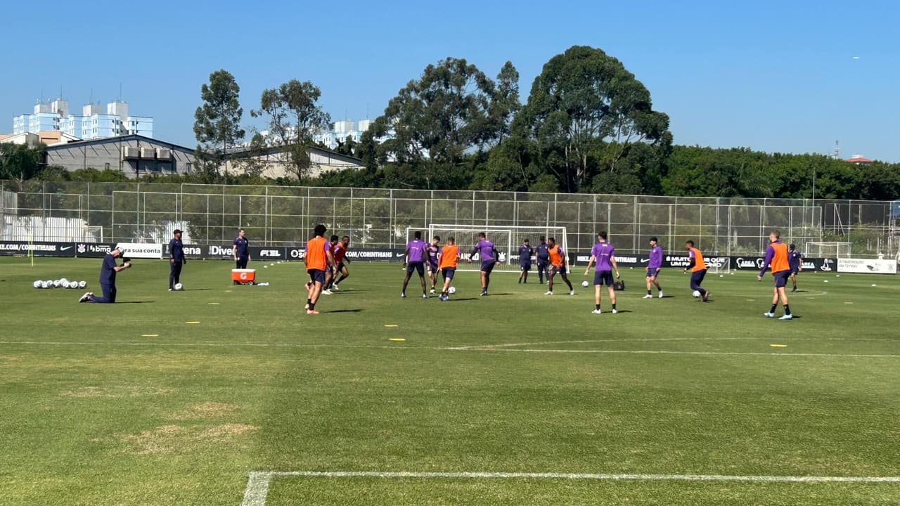 Memphis e Matheuzinho seguem como dúvida do Corinthians para Copa do Brasil.