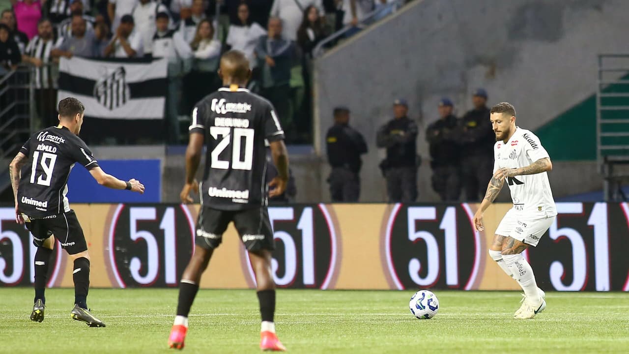 170 dias fora e cirurgia inédita no futebol: o retorno de Zé Rafael no Santos