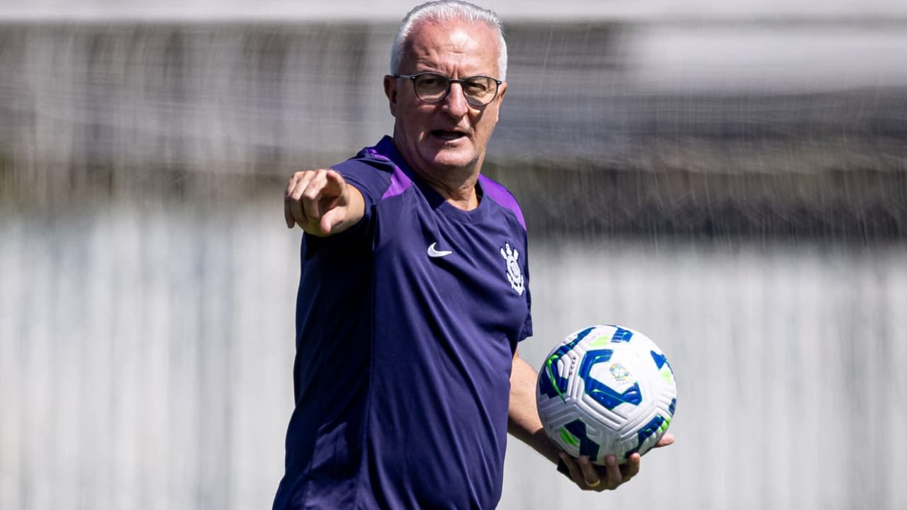 Torcedores corintianos criticam Dorival após revés no Campeonato Brasileiro
