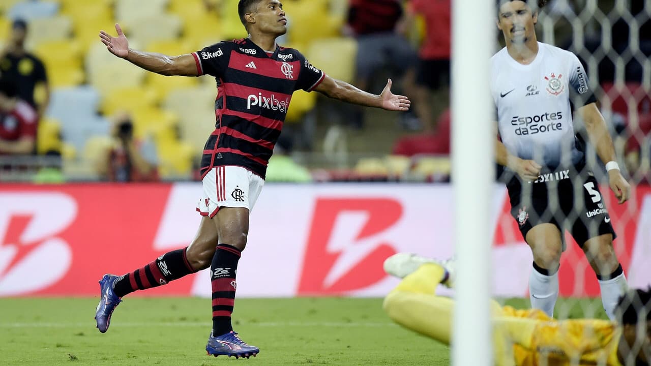 Flamengo busca excelência no Mundial de Clubes, afirma Alex Sandro.
