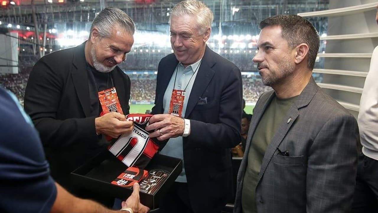 Performance dos convocados por Ancelotti gera debate entre torcedores durante jogo Flamengo x Táchira.