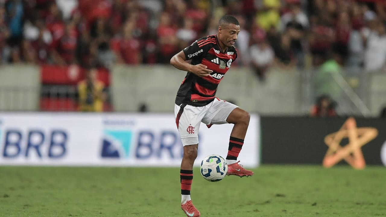 De La Cruz lesiona joelho em clássico entre Flamengo e Botafogo.