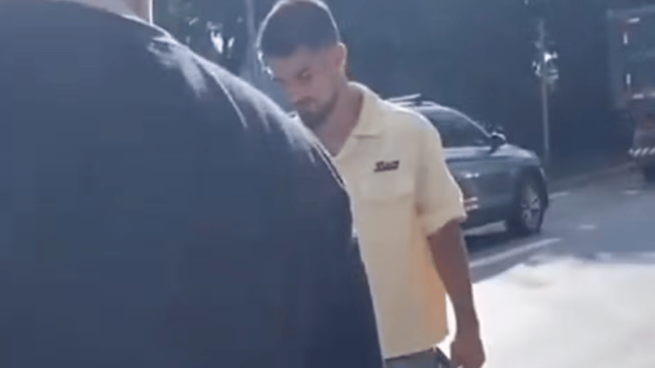 Atacante do Palmeiras Flaco López envolvido em acidente de trânsito com motoqueiro.