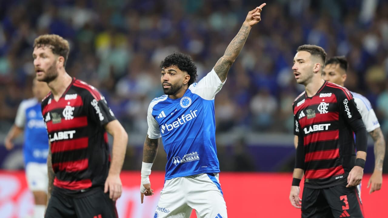 Gabigol reforça compromisso com Flamengo após esclarecer desentendimento com presidente.