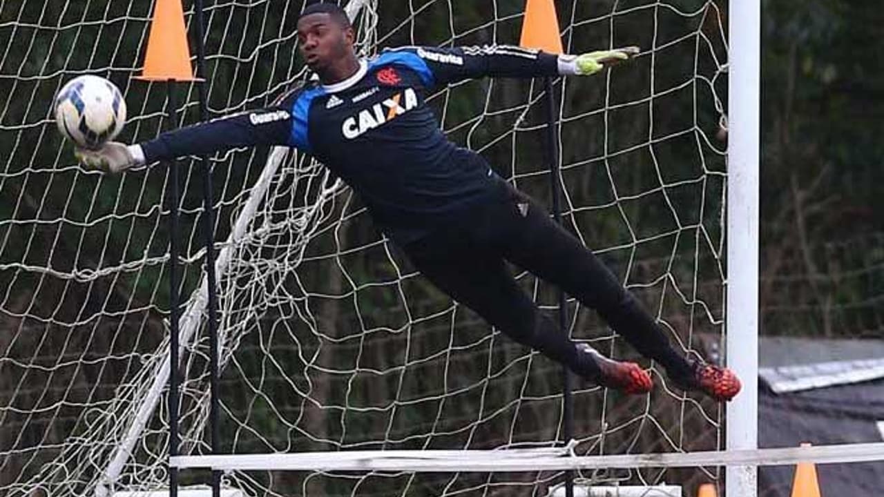 Ex-corinthians e Flamengo alcançam recorde histórico aos 41 anos no futebol mundial