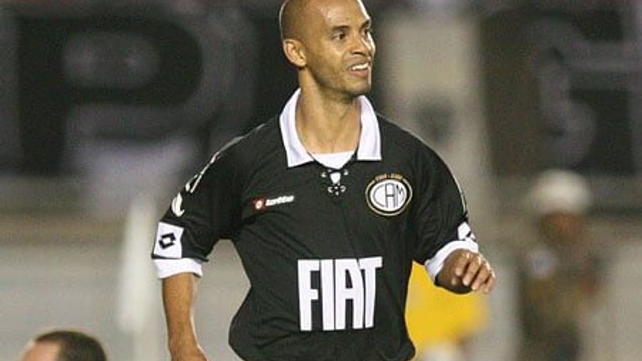 Revelação Corinthiana, Ídolo Atleticano: Marques Rememora Trajetória de Sucesso