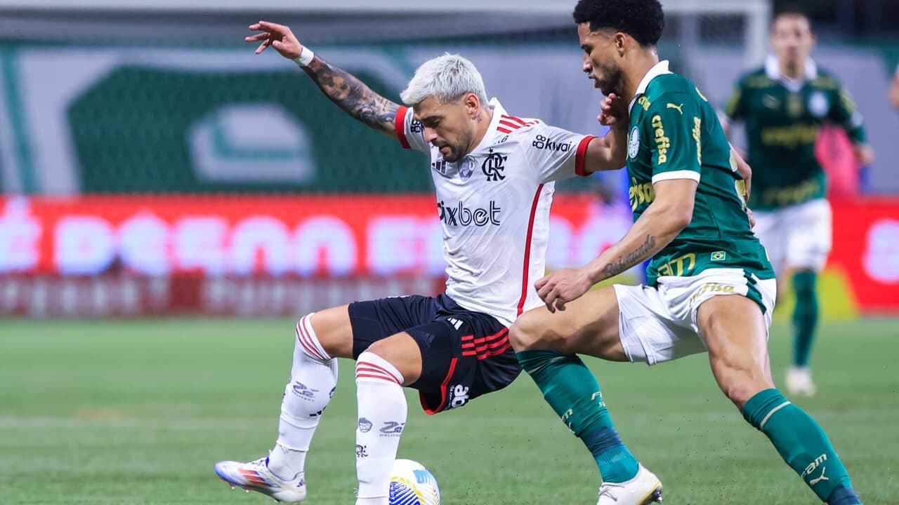 Estratégias de Palmeiras e Flamengo para Domínio no Futebol Brasileiro