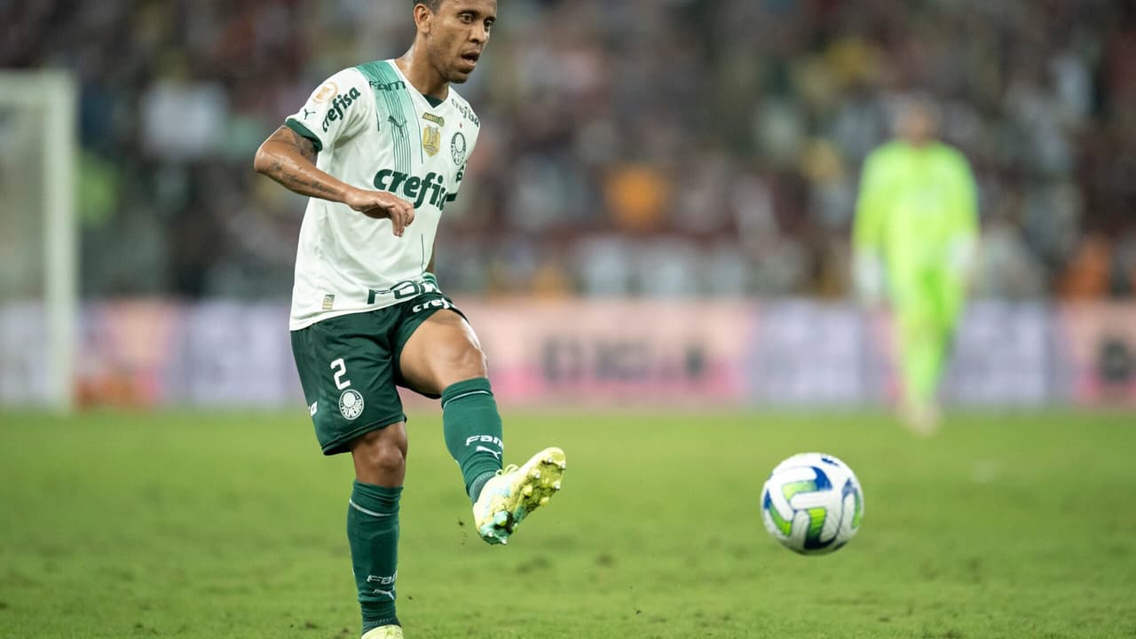 Marcos Rocha celebra primeiro lugar e avalia fase do Palmeiras