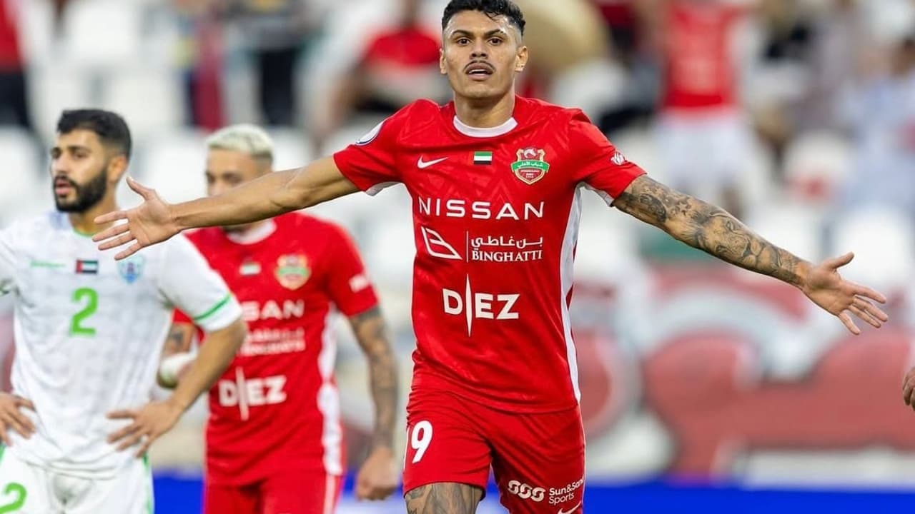 Ex-flamenguista lidera conquista do campeonato dos Emirados Árabes Unidos.