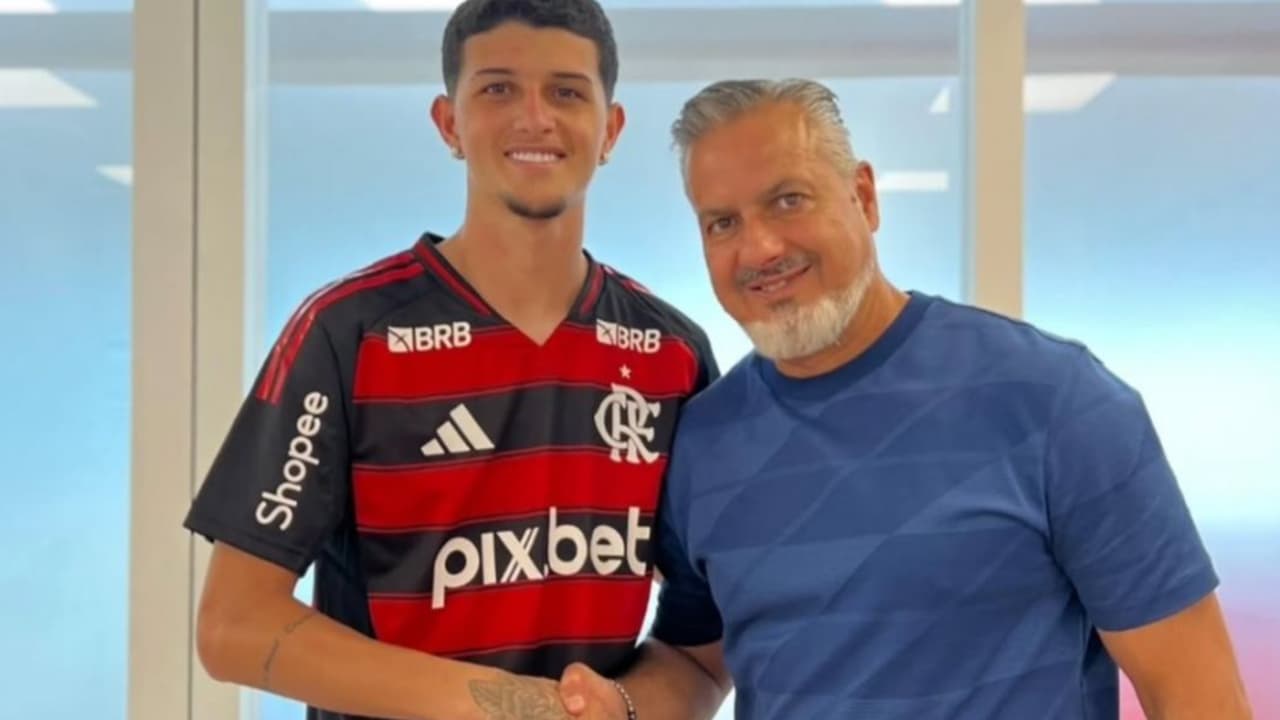 Flamengo renova contrato da promessa da base: investimento no futuro do time.