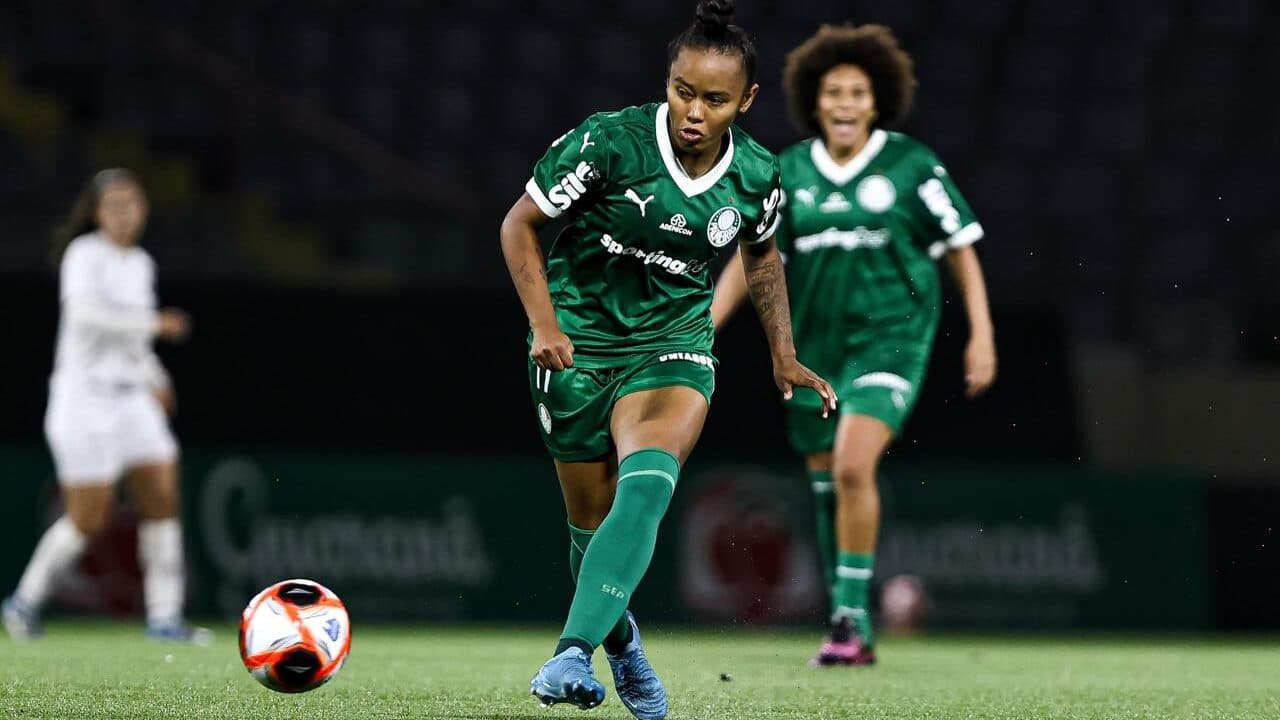 Palmeiras busca vice-liderança diante do Internacional no Brasileirão Feminino.