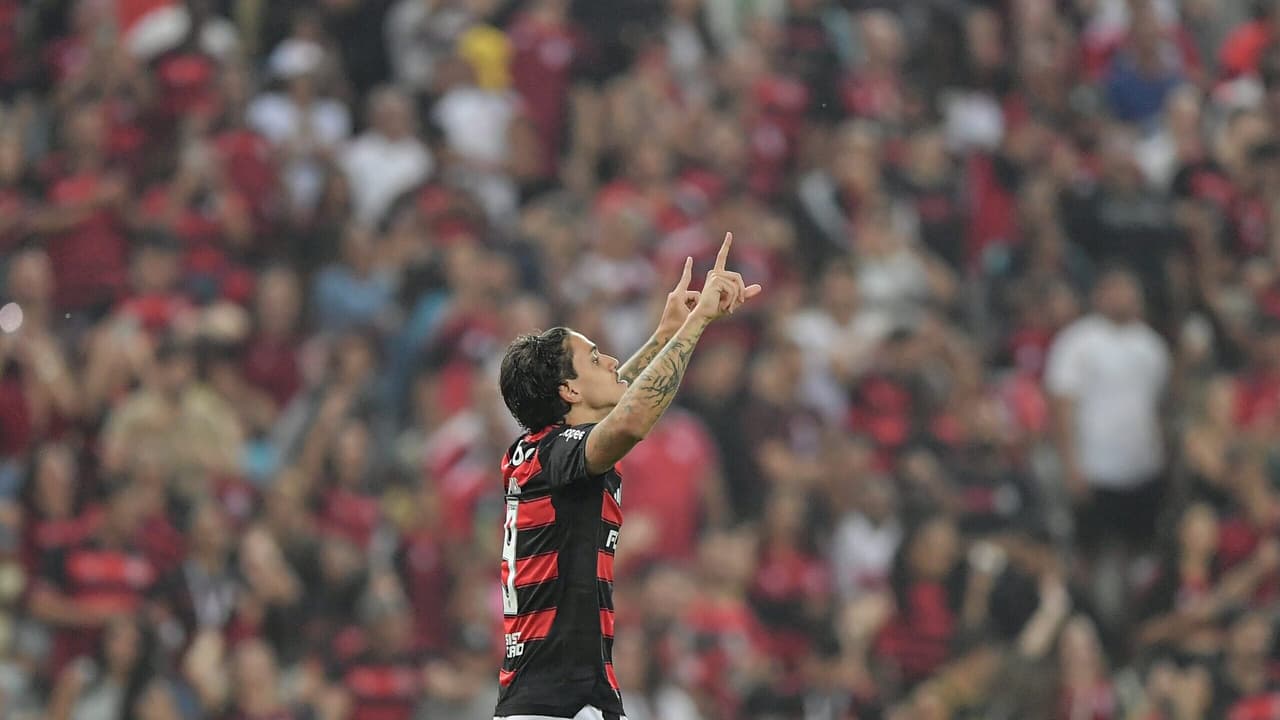 Pedro elogia triunfo do Flamengo e comemora tempo em campo após lesão.
